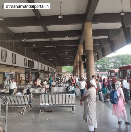 msrtc sangamner bus depo waiting area